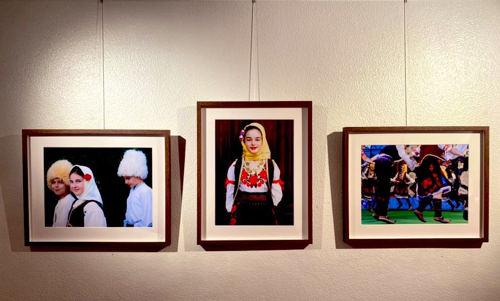 SRBinPortugal's tweet photo. Tivemos o prazer de visitar a exposição de fotografias sobre a Sérvia na livraria "Palavra de viajante" em Lisboa. Falámos com o autor da exposição Rodolfo Contreras sobre a sua visita à Sérvia e as fotografias feitas nesta ocasião. 📷 https://t.co/9ApUfch6BZ