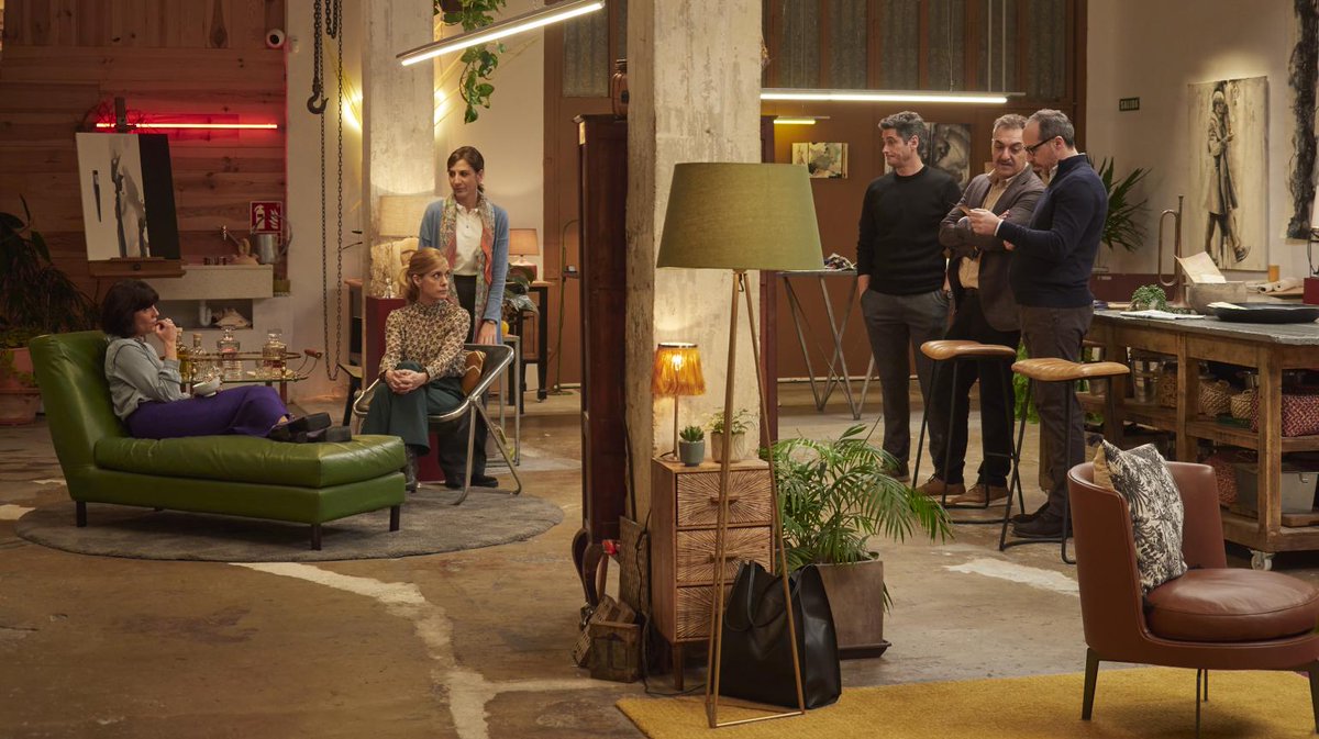 '𝗕𝗮𝗷𝗼 𝘁𝗲𝗿𝗮𝗽𝗶𝗮' competirá por la Biznaga de Oro en el Festival de Málaga.

Además, tendrá distintos pases: el 𝟭𝟮 𝗱𝗲 𝗺𝗮𝗿𝘇𝗼 a las 𝟭𝟮:𝟯𝟬𝗵 para prensa/público y a las 𝟭𝟵:𝟬𝟬𝗵 y el 𝟭𝟯 𝗱𝗲 𝗺𝗮𝗿𝘇𝗼 a las 𝟮𝟬:𝟭𝟱𝗵.

🎟️: festivaldemalaga.com/edicion/ver-pe…