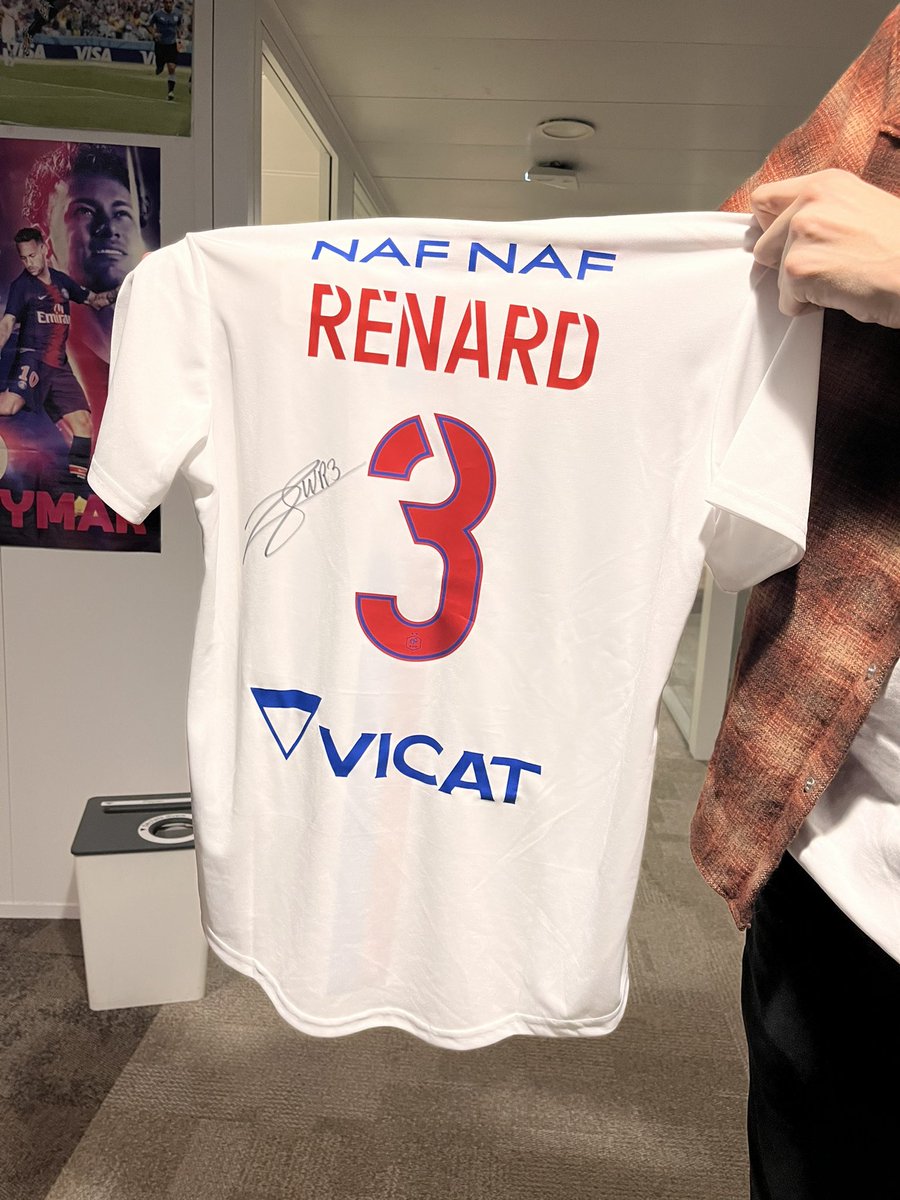 lequipedusoir's tweet photo. 🚨CADEAU🚨

@Adri_Courouble vous offre un maillot @adidasFR de l’Olympique Lyonnais signé par Wendie Renard !

RT + follow @lequipedusoir

Choisis ton chroniqueur 🦅 https://t.co/dM16HGUuJR