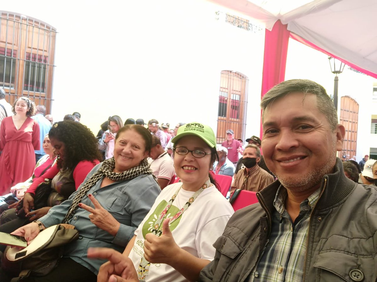 Caracasparatod2's tweet photo. El partido @Caracasparatod2, encabezado por su Presidente Jhon Lima, este #24Feb acompañó a la Vicepresidencia de Formación del @PartidoPSUV @taniapsuv en la conmemoración de la batalla de los puentes, seguimos venciendo #SancionesAsecinas https://t.co/LGmkMXDKbE