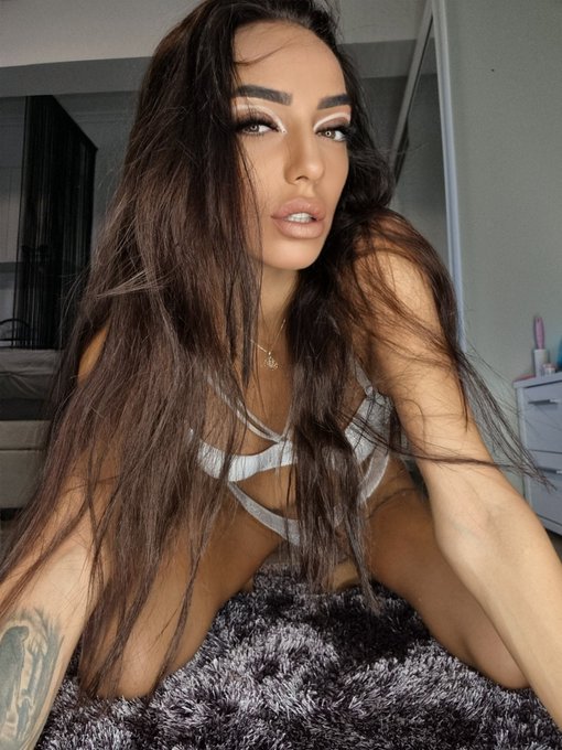 Let me know what you feel when you look at me ❤️&zwj;🔥 https://t.co/uteX4EyQaK