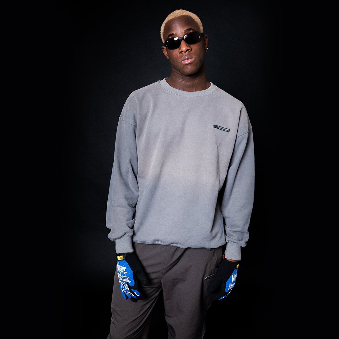 harderxyz's tweet photo. DROP NOW LIVE 
Only on https://t.co/KL1EGMGfqa 💙

UNIFORM DROP 🚀

SILICON PATCH CREWNECK 
STEEL

HI VIS TRACKPANTS
SOIL 
REFLECTIVE PANELS

TRIPLE LOGO SOCKS

MODEL: 1m86 Size L/L https://t.co/XXtQAk3GqZ