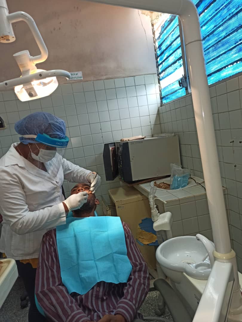 Lo más importante habrá de ser su consagración total al más noble y humano de los oficios: salvar vidas y preservar salud.  #CubaPorLaVida #MejorEsPosible <a href="/cubacooperaven/">Brigada Médica Cubana en Venezuela</a> <a href="/MinSaludVE/">MPPSalud</a> <a href="/MagaGutierrezV/">Magaly Gutiérrez Viña</a> <a href="/MINSAPCuba/">Ministerio de Salud Pública de Cuba</a> <a href="/AdanVillavicen5/">Adan Villavicencio Guzmán</a> <a href="/altunaga_perez/">Esthet Perez altunaga</a>