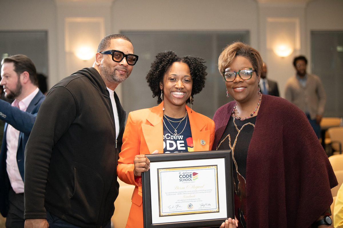 CodeSchoolMphs's tweet image. Help us celebrate our newest Code School graduates! We are thrilled to see what Storm, Curtrick, Tyler, and Jordan will do to further advance and uplift the tech sector in Memphis! Thanks to @RegionsBank. #GritGrindCode #CodeSchool #softwaredevelopers
