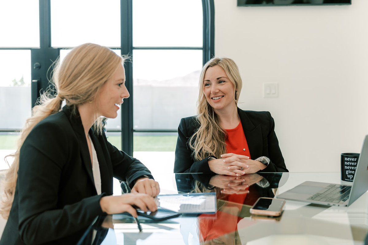 bealegendinc's tweet photo. One-on-one coaching for your company is incredibly powerful as it gives you stepping stones to grow your company in real, tangible ways.

Set up a coaching session with our founder, Lara, to help approach your company culture and team in a new way.

https://t.co/pgQwY7uWxl https://t.co/K4tc6NxP5h