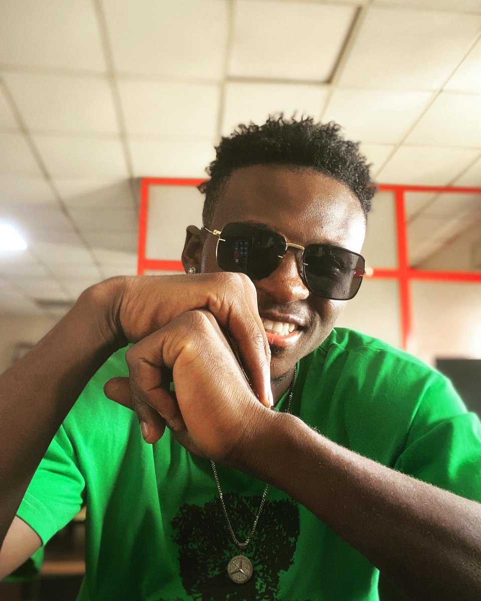 Deejaytumz_'s tweet photo. Your Girlfriend’s favorite DJ😁
Studio vibes earlier today at @KISSFMLAGOS , Catch me every Tuesday & Friday. #Theultimatesound https://t.co/96vG2iZuxB
