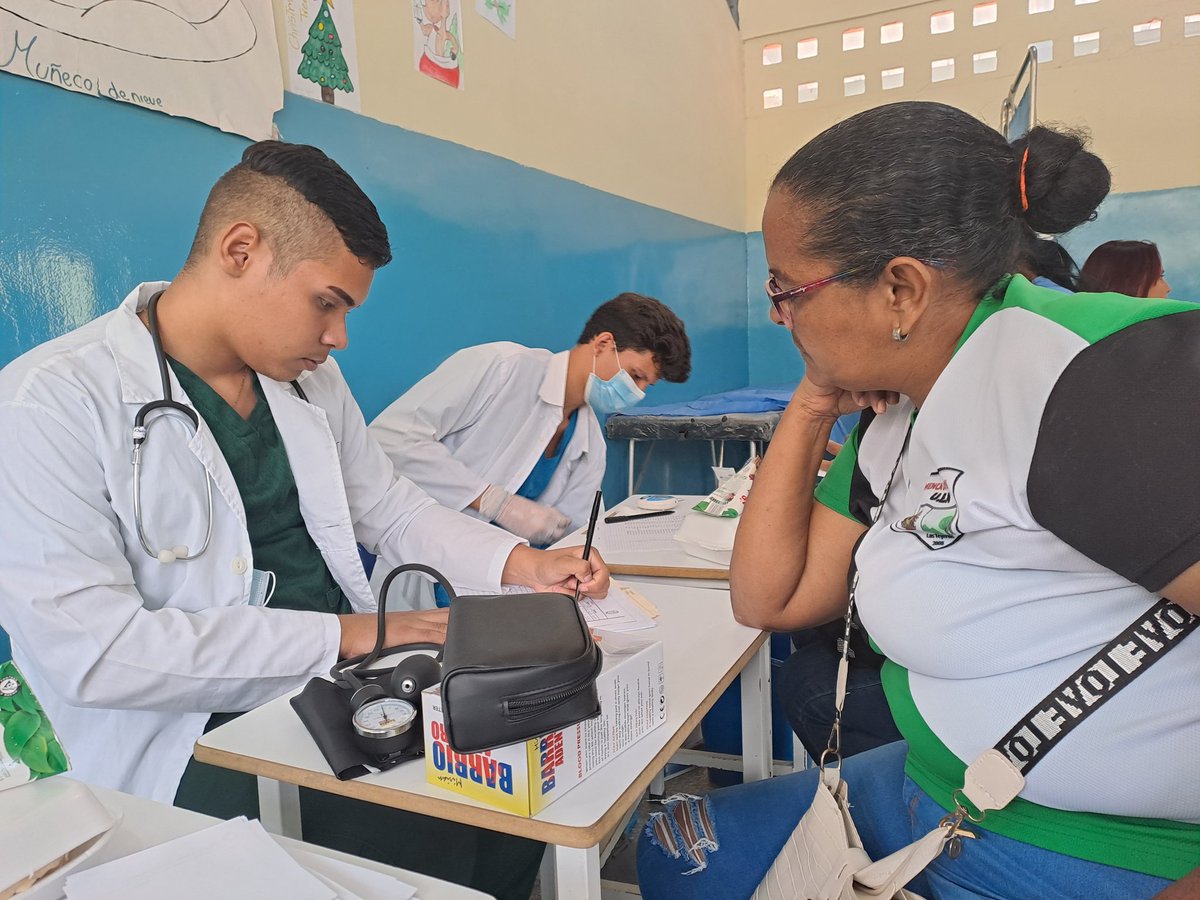 leoalvacabrera's tweet photo. Desde el Mcpio. Santos Michelena junto a la Gob. @Soykarinacarpio Alcalde @PHernandezPSUV y demás autoridades estuvimos en la jornada de salud del @IpasmeOficial beneficiando a nuestros maestros, obreros, administrativos y comunidad en general. 
#SancionesAsesinas 
@_LaAvanzadora https://t.co/VcFW2kkm7x
