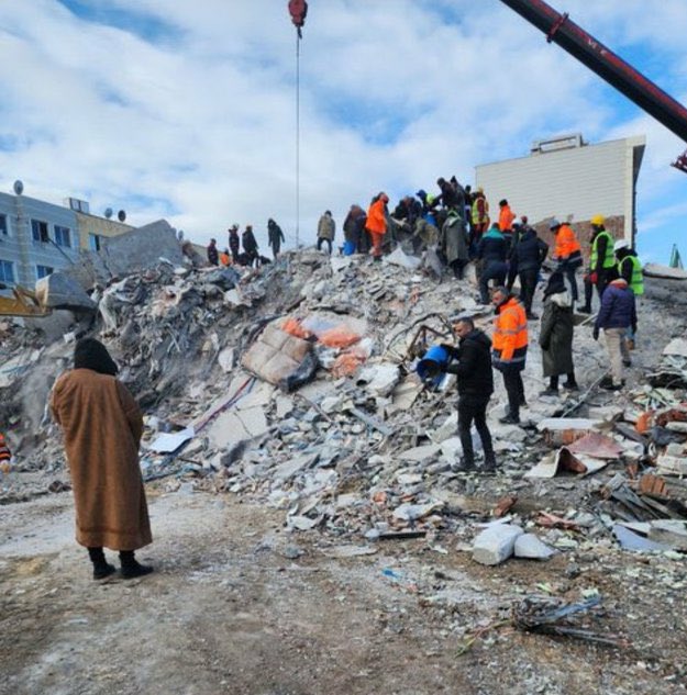 Müteahhidi, mühendisi, sahibi, mührü kaldıranı, onaylayanı, denetleyeni, görmezden geleni…

Hepsi hesap verecek! Günyüzü göremeyecekler!

#isiasınmüteahhidinerede