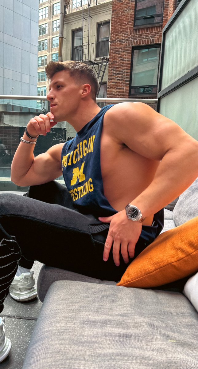 Zac 152k on Twitter: "RT @rippedshow96: would you hook up with me