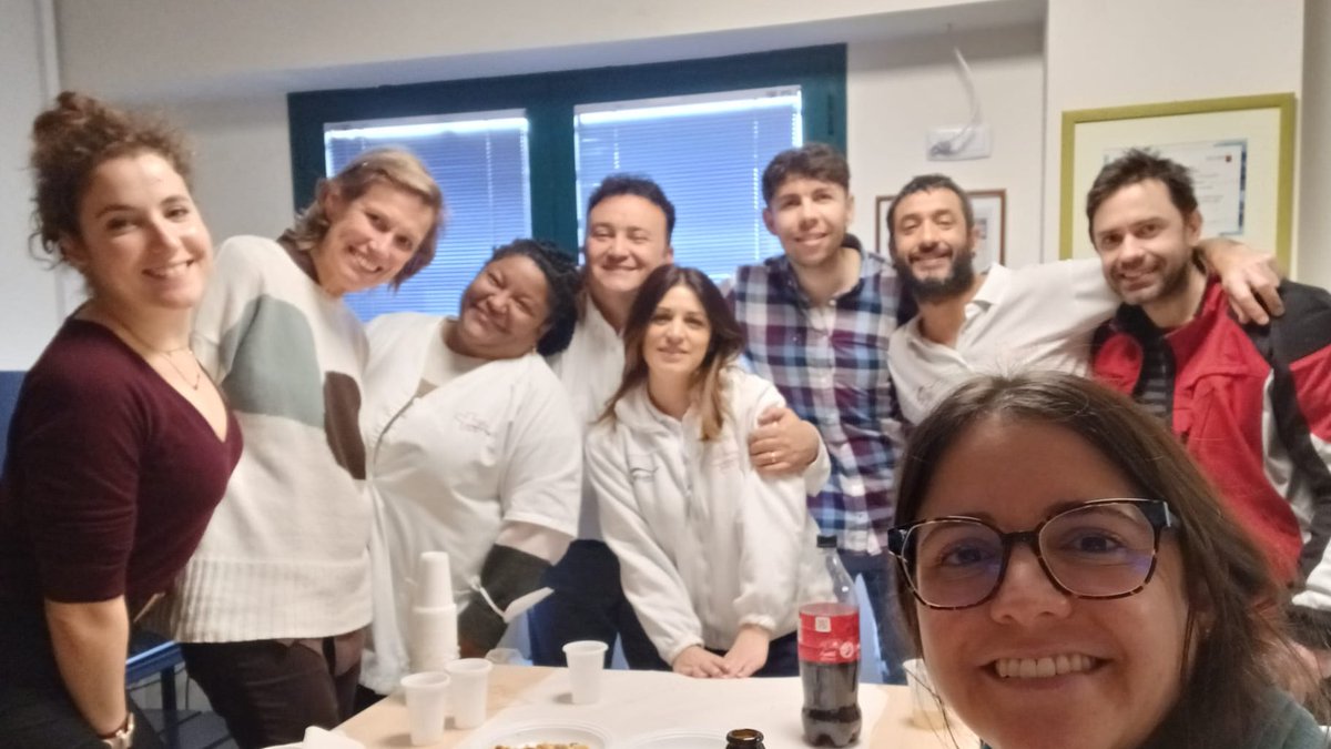 CCalasparra's tweet photo. Hoy perdemos uno de nuestros "tesoros". Como Equipo que somos y nos sentimos, cada vez que uno de nosotros tiene que irse sentimos la pérdida. Seguro que quien venga lo hará para sumar .Nosotros nos alegramos por aquellos que te van a ganar. Este siempre será tu centro @manoli79 https://t.co/KjKusk6yCP