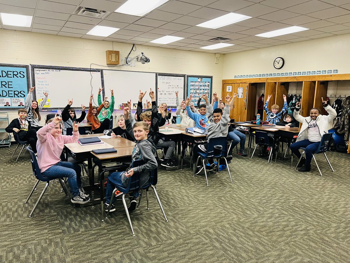 MrsAmblerYES's tweet photo. My Homeroom was MOTIVATED to earn that last compliment for a game of silent ball. They received three compliments in three days this week from staff members in the building. Very proud! 👏🏼 https://t.co/my9iIeRVwZ