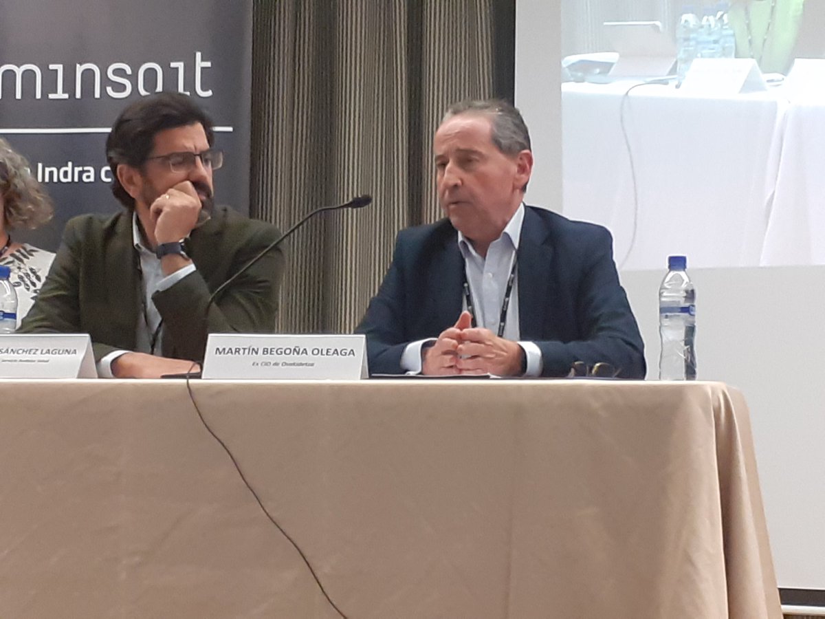 #AVISAJTXIII de <a href="/AVISACV/">AVISA</a>   Mesa sobre futuros  SSII sanitarios ¿Desafíos?
- Martín Begoña, ex CIO de Osakidetza: "conseguir que ese dato sea conocimiento" y su seguridad 
- Angelique Groh, IbSalut: "tantos fondos si no están controlados tendremos problemas de interoperabilidad"