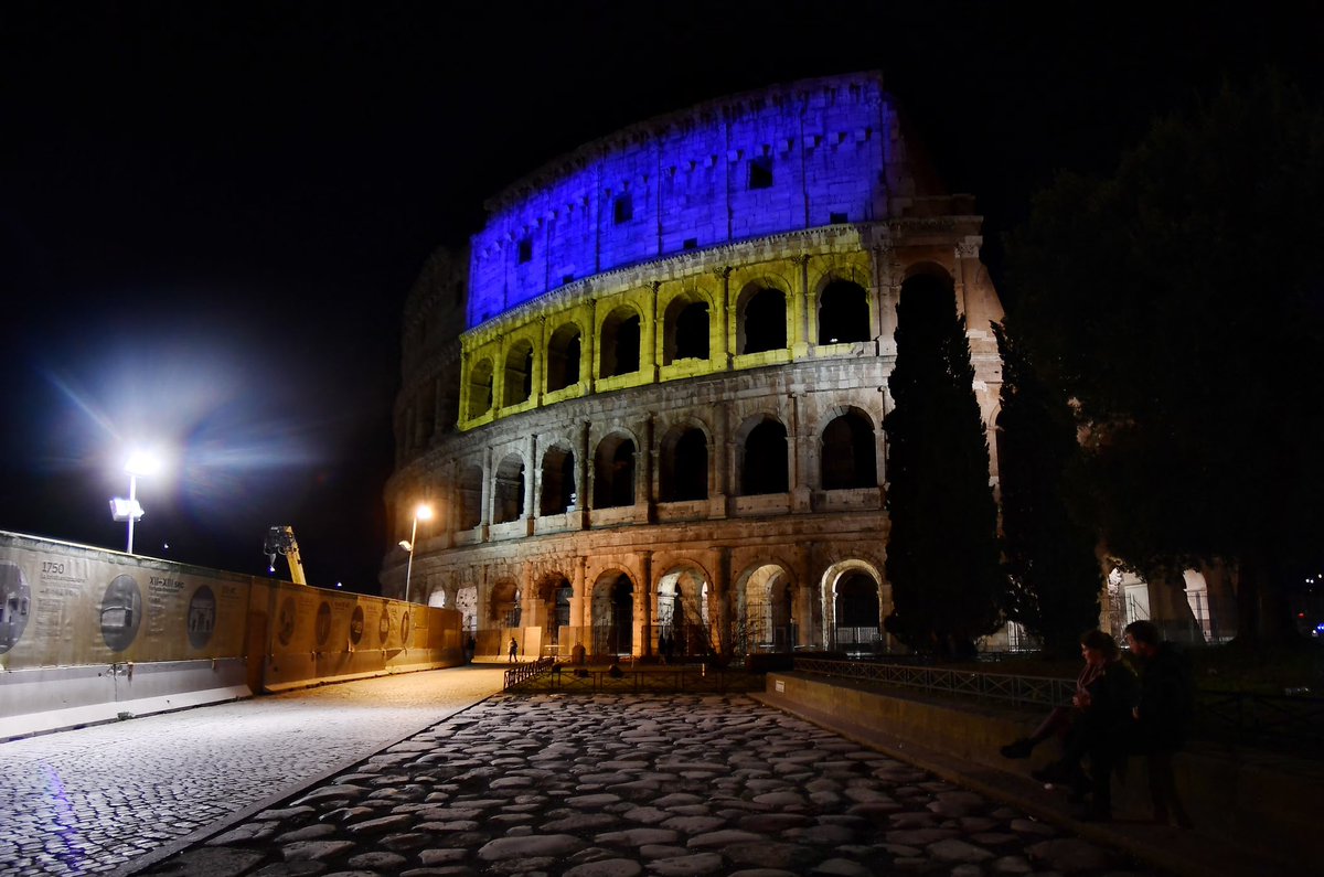 italyinukr's tweet photo. #24febbraio | L'Italia si stringe all'Ucraina nell'anniversario dell'invasione: i monumenti storici e i palazzi istituzionali della Repubblica sono illuminati con i colori nazionali ucraini 🔵🟡 https://t.co/hVD1B3V4k6