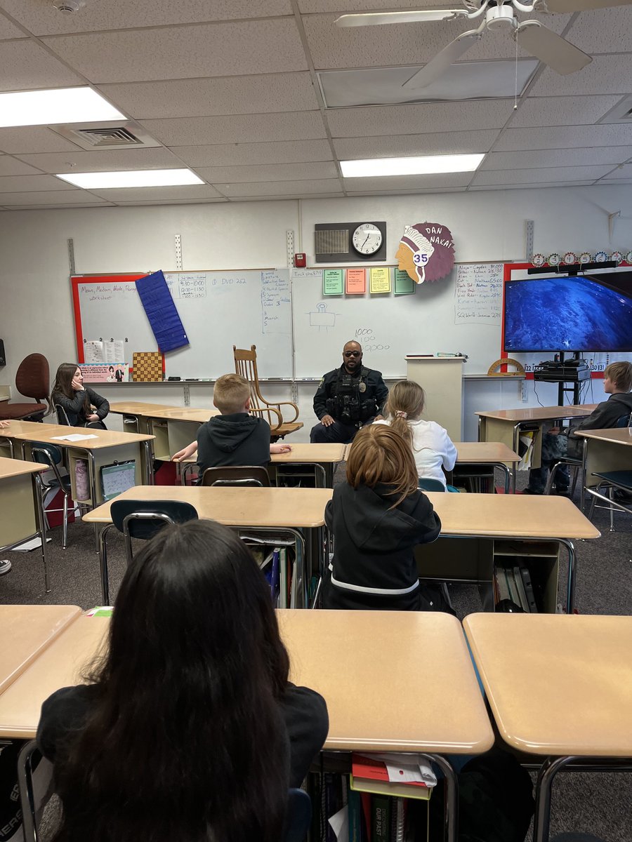 danam1992's tweet photo. Thank you, ⁦@OfcHobbs⁩ for coming to to visit with our 6th graders!  #wearetr #bpsne #ChampionsForChildren #communitypolicing https://t.co/tm8I2yMQRt