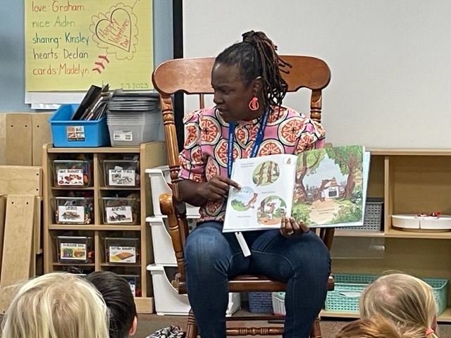 For #ReadUnitedUWCE, I read aloud to my daughter's pre-K class at <a href="/OatlandIsland/">Oatland Island</a> <a href="/SCCPSS/">Savannah-Chatham County Public Schools</a>! AND sent books home with every child! A great start to my FriYay!

Learn how the <a href="/UWCE/">United Way of the Coastal Empire</a> Read United program aims to improve early language and childhood literacy: uwce.org/readunited/