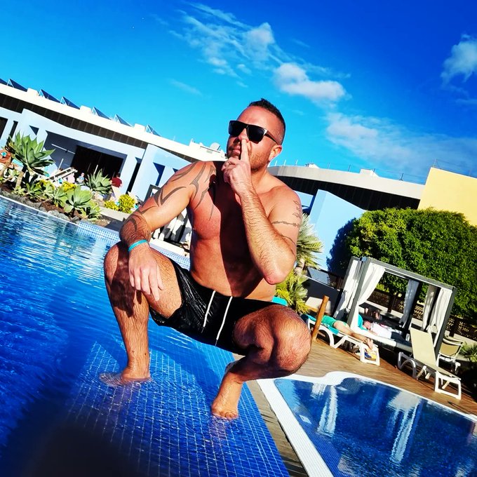 Richtiges Insta-Model!!! Ich habe versucht &Auml;ROTISCHE Fotos zu mache!😅 Folgende Bilder k&ouml;nnen Psychisch<a href="/tag/funny"class="tags"><span>#funny</span></a><a href="/tag/fail"class="tags"><span>#fail</span></a><a href="/tag/malemodel"class="tags"><span>#malemodel</span></a><a href="/tag/outtakes"class="tags"><span>#outtakes</span></a><a href="/tag/influencer"class="tags"><span>#influencer</span></a>