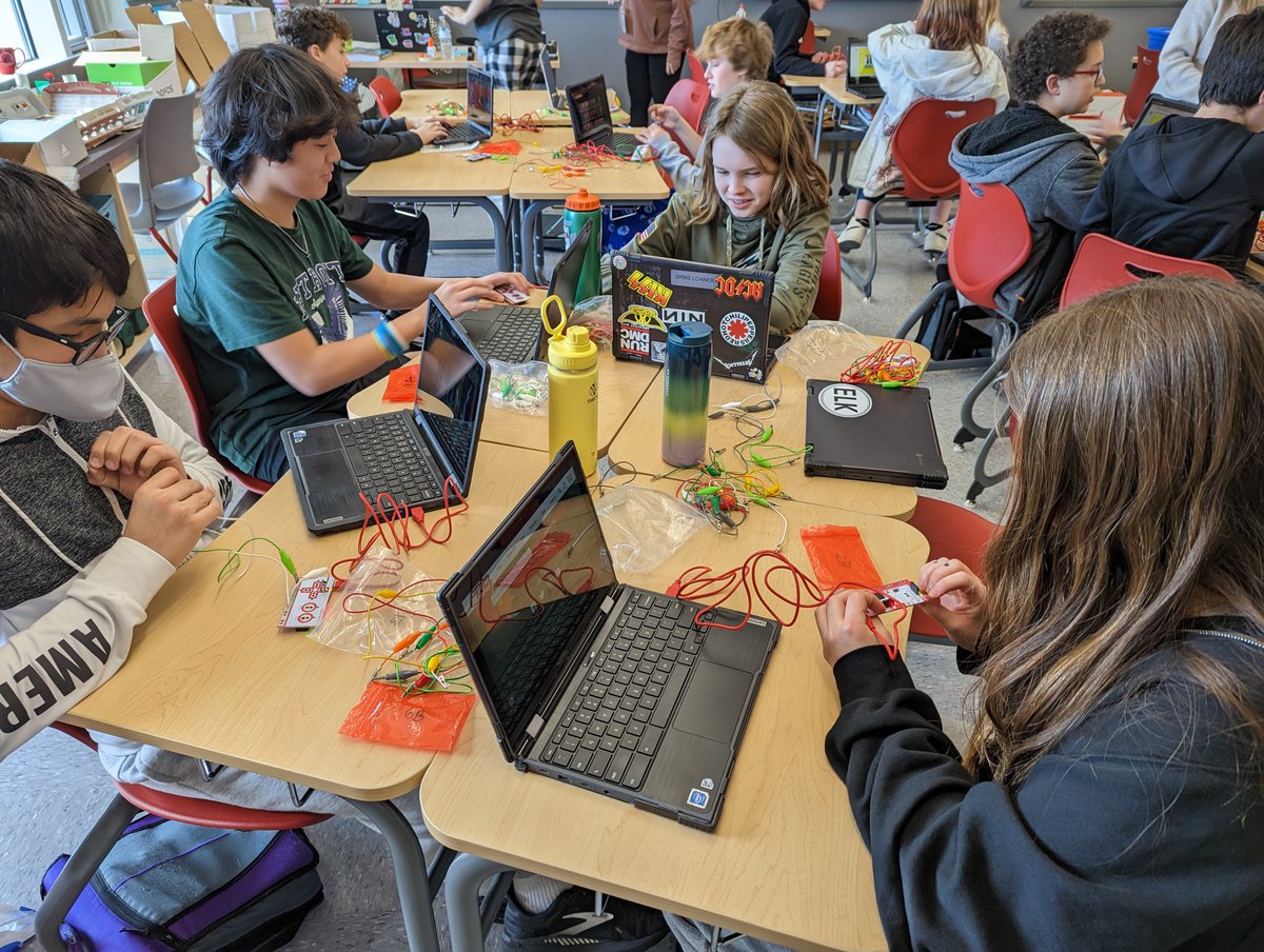 LiebermanUD's tweet photo. Mrs. Lankin’s 7th grade students collaborating with librarian Mrs. Connelly @SconnellyWBC at #SRMS using @MakeyMakey &amp; Scratch @CodingMasterApp to create a “parts of the cell” themed board game! #STEM at #UDSD #UDBestDay! https://t.co/uBNUpaXTR0