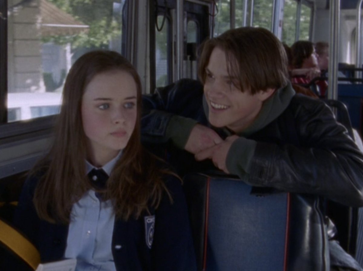 BuzzFeed's tweet image. what is a show you wish you could watch for the firs time again? for me, it's Gilmore Girls 🥺