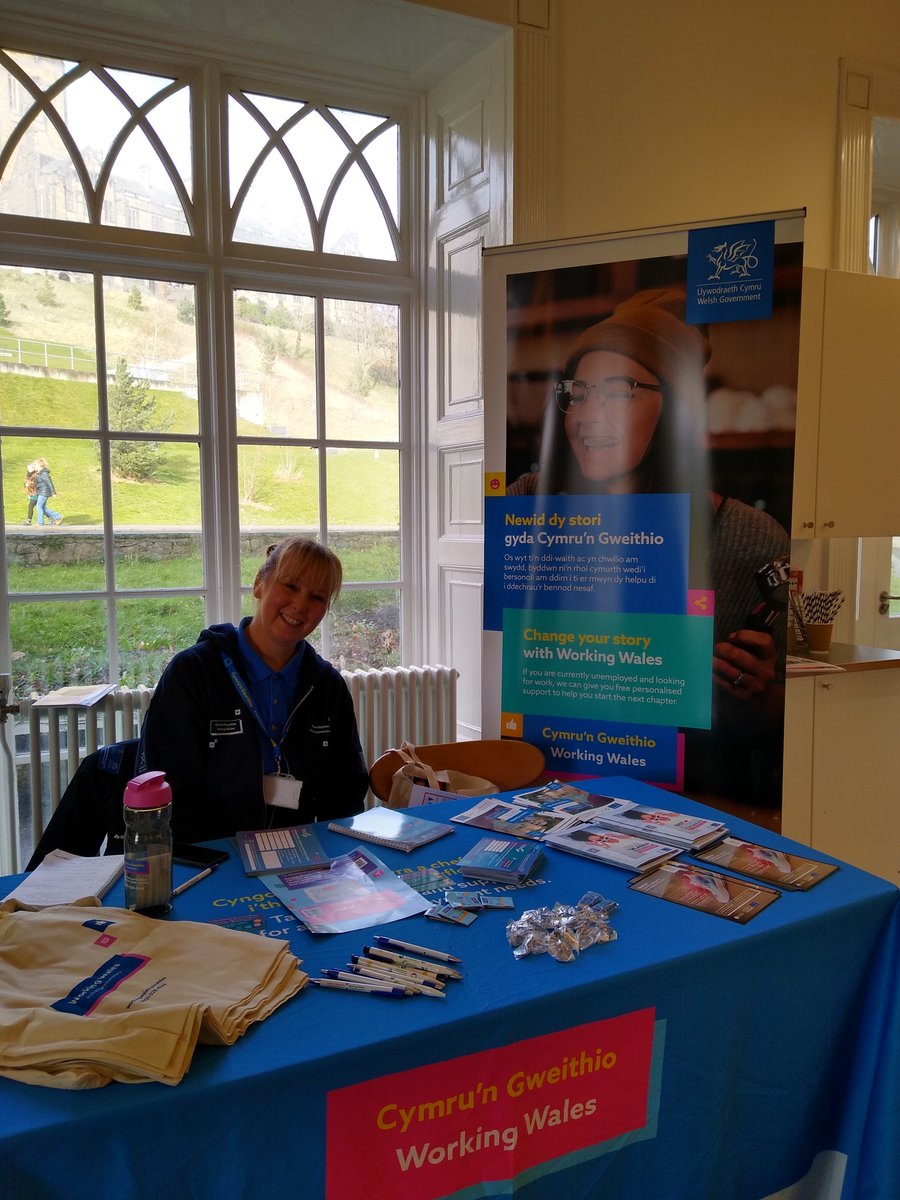 agoriadcyf's tweet photo. Roedd ein digwyddiad @JobsenseWales  yn @StorielBangor nid yn unig yn gyfle i’r cyhoedd gael gwybodaeth am wasanaethau a cymorth sydd ar gael yn lleol ond yn gyfle gwych i sefydliadau lleol, rhanbarthol a chenedlaethol i rwydweithio a gwneud cysylltiadau. #cefnogi #cydweithio https://t.co/za15XIl8SR