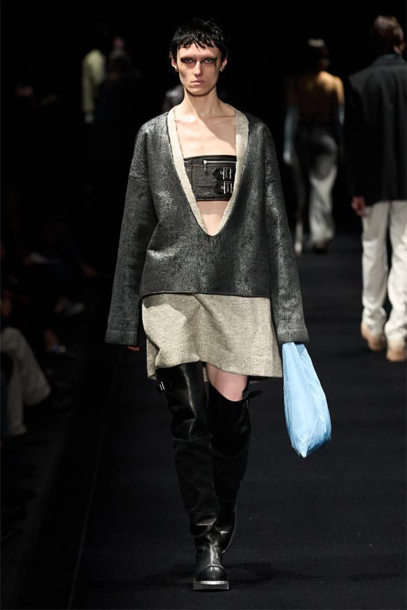 yeonie33's tweet photo. MM6 maison margiela FW23 https://t.co/WZDrXPXifU