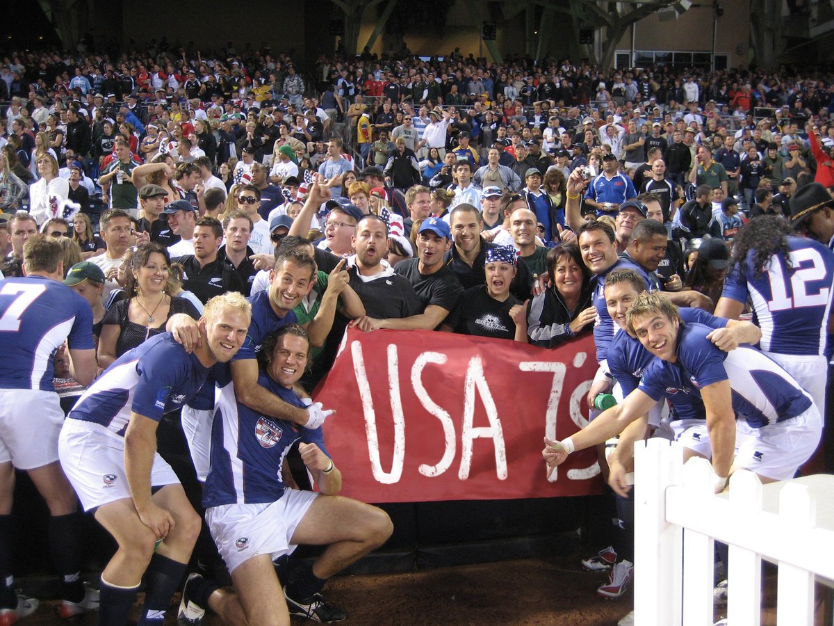 About 15 Years ago @LASevensRugby in San Diego! What memories on @WorldRugby7s with this group @ChrisWyles @matthawkinssd @ToddsClever coached by @alcaravelli 🇺🇸 Reunion time this weekend lasevensrugby.com 🏟️