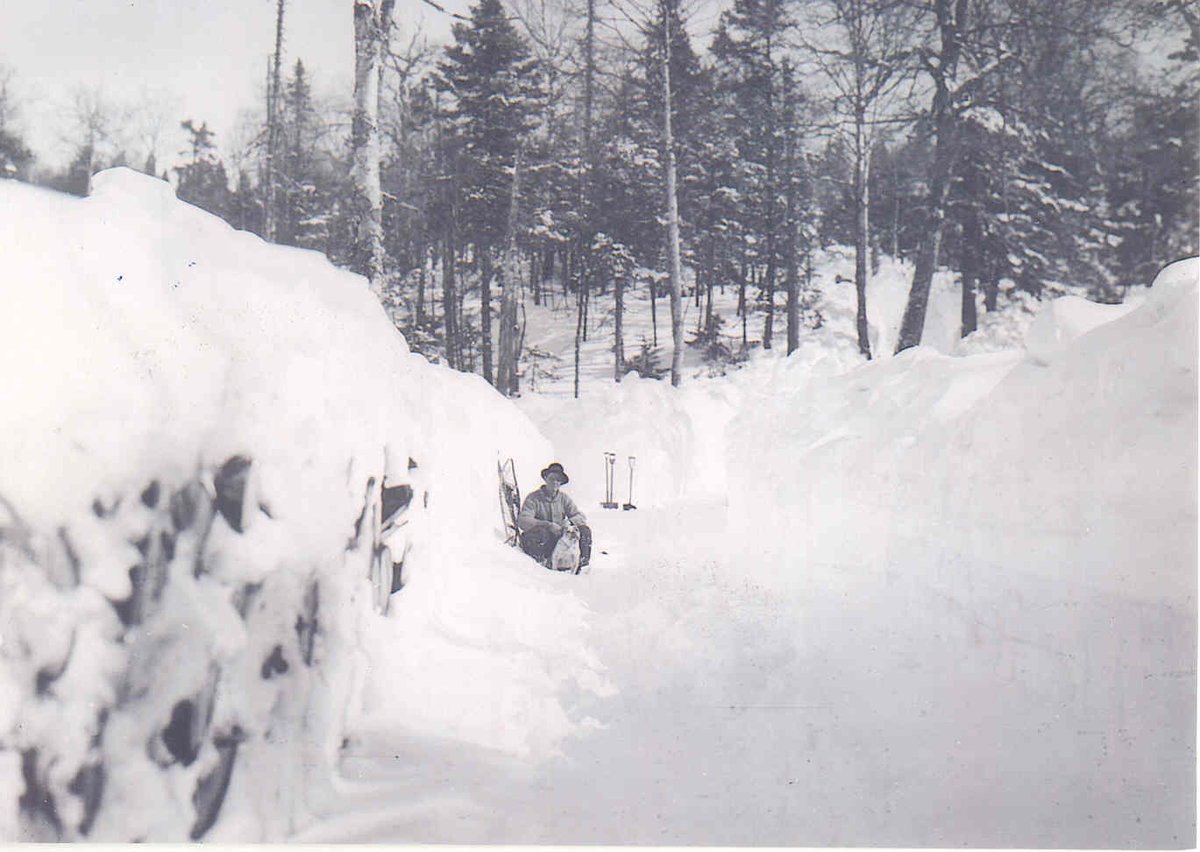 IntlPaperCo's tweet image. Happy Friday! In 2023, International Paper is 125 years young, and we're looking forward to what's next. Last Photo: our Orange Mill team members are #ProudToBeIP !