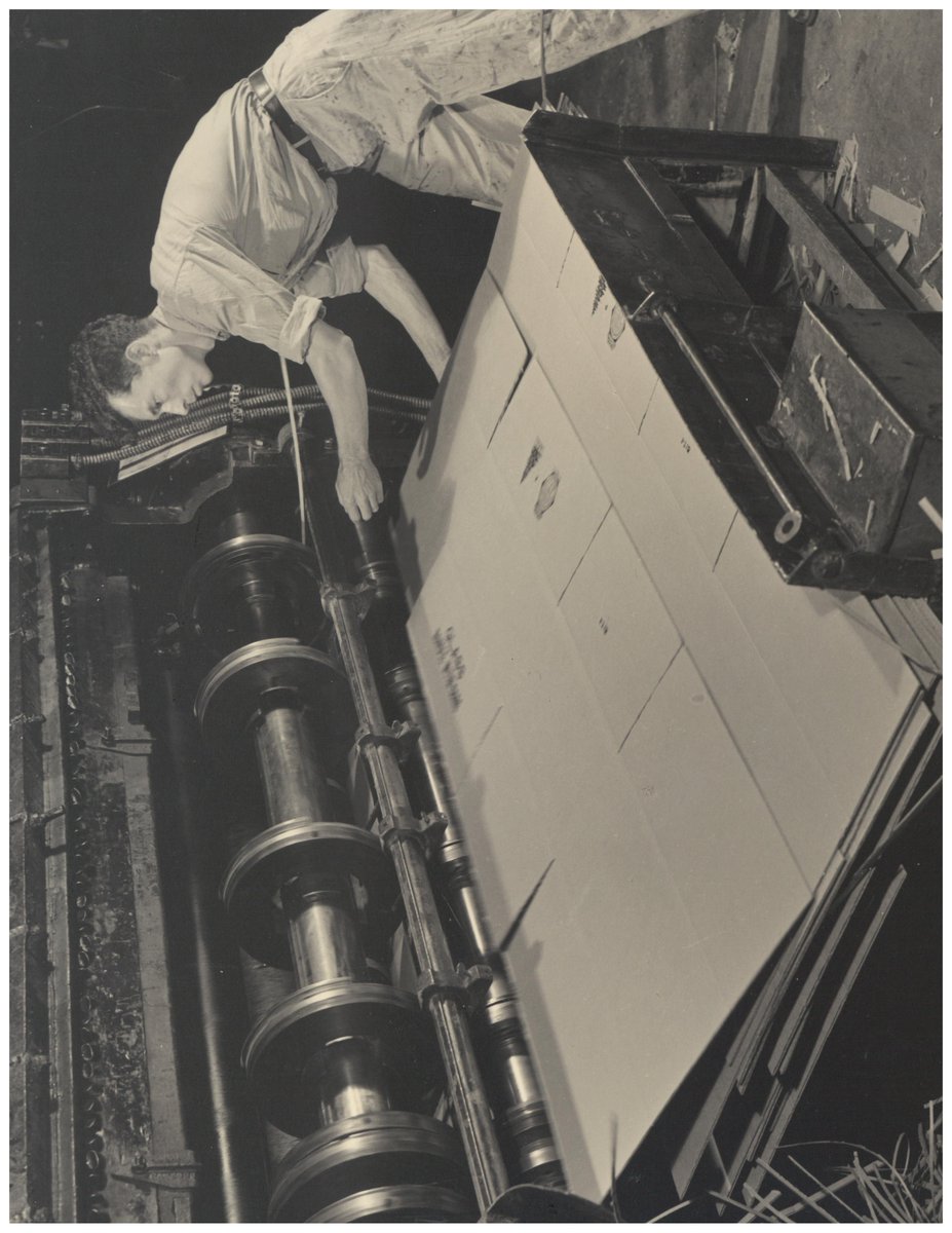 IntlPaperCo's tweet image. Happy Friday! In 2023, International Paper is 125 years young, and we're looking forward to what's next. Last Photo: our Orange Mill team members are #ProudToBeIP !