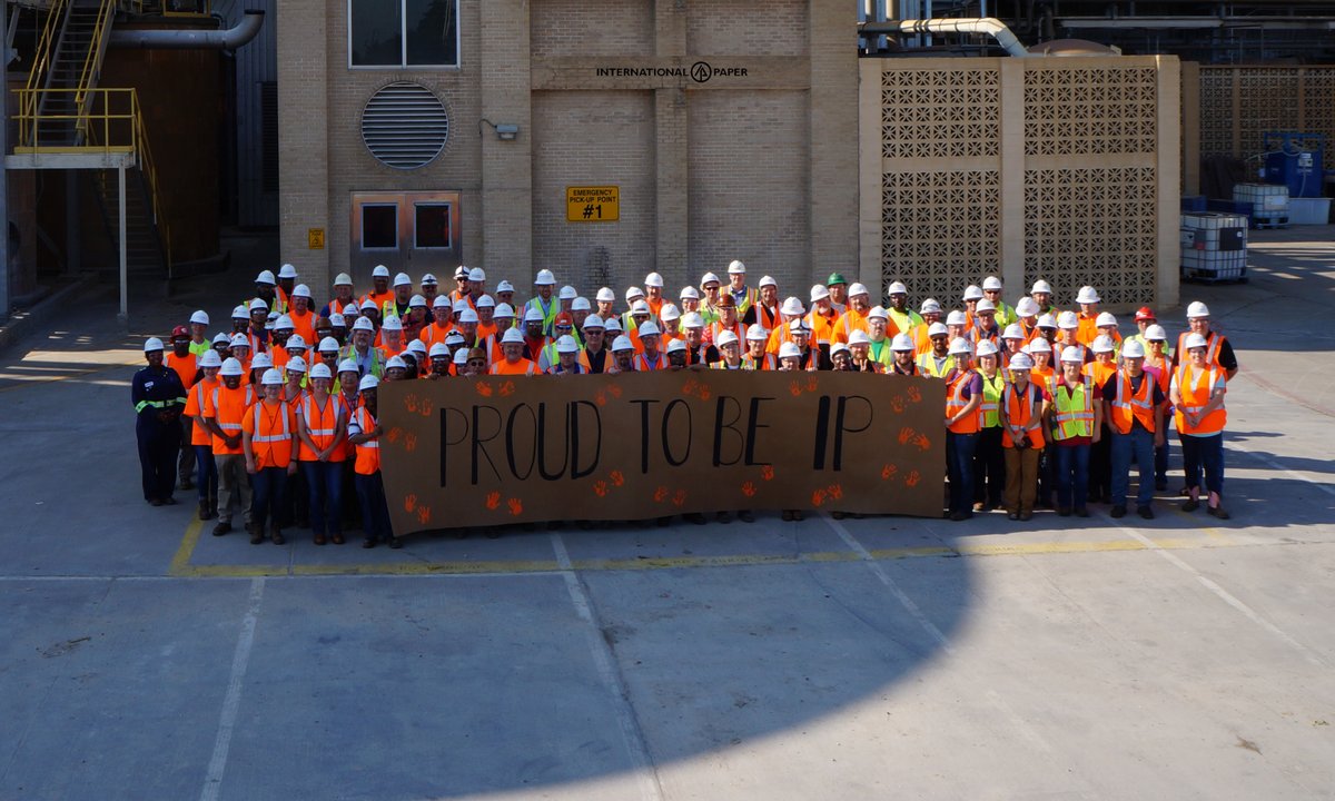 IntlPaperCo's tweet image. Happy Friday! In 2023, International Paper is 125 years young, and we're looking forward to what's next. Last Photo: our Orange Mill team members are #ProudToBeIP !