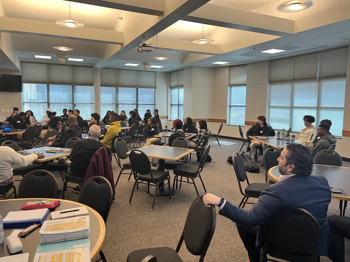 CPSMACScholars's tweet photo. Our Dale Carnegie 3 day Leadership training begins “ Don’t bring your A game if you don’t have your Why game #Mizzou #CPS #MOCHAWOCHA https://t.co/8BnN3CQTOn
