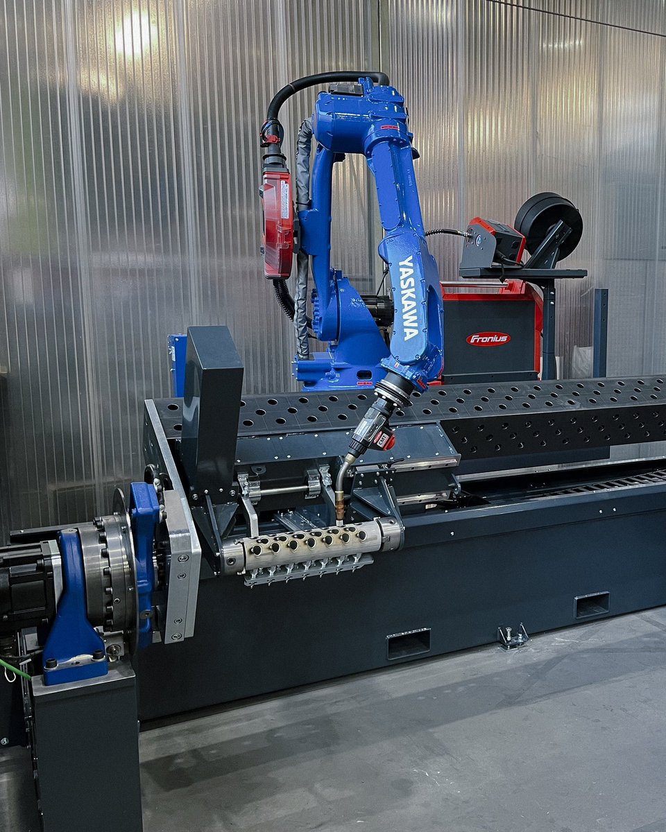 RoboFlexRobotic's tweet image. 🤖🔥 Maak kennis met onze nieuwste innovatie: een lasrobot op een E-frame, speciaal ontworpen voor QBTEC! Deze robot is gebouwd om jouw geliefde frietpannen te gaan lassen. 🍟💡
#Lasrobot #Automatisering #Innovatie #Frituurpan #Robots #Efficiëntie #Welding