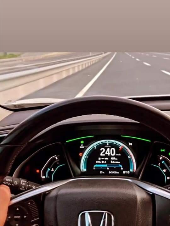 reis0088's tweet photo. @Honda Benim #HONDA
#FC8 #ZF9 #İDTEC #CIVIC https://t.co/oURnlyZ4w6