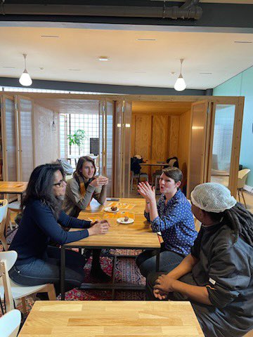 Merci à la Ville de Paris pour son soutien dans le développement de nos projets d’alimentation durable ! Ce matin <a href="/AudreyPulvar/">Audrey PULVAR</a> a rencontré les équipes à Plan Libre : espaceplanlibre.fr cantine de quartier, micro bibliothèque et espace de médiation numérique !