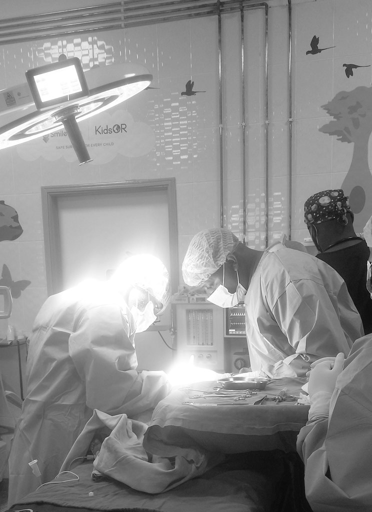 KirimiJM_OMFS's tweet photo. It was my pleasure to lead the Maxillo-Facial Surgery team at @MeruTRHospital in carrying out free cleft surgeries on children born with cleft lip and cleft palate. Thank you @SmileTrainAfric and KidsOR for this wonderful partnership with @merucountygoverment. https://t.co/VjPdrxedHO