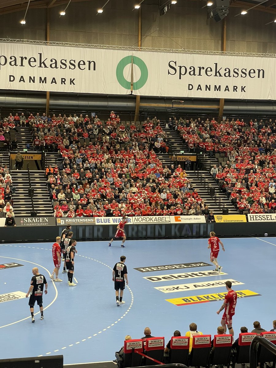 Henrik Møllgaard er bare en fantastisk atlet. Spiller altid alle kampe. Fra minut 1 til minut 60 mod SønderjyskE. Elsket af fans og holdkammerater. Tror også af modstandere.