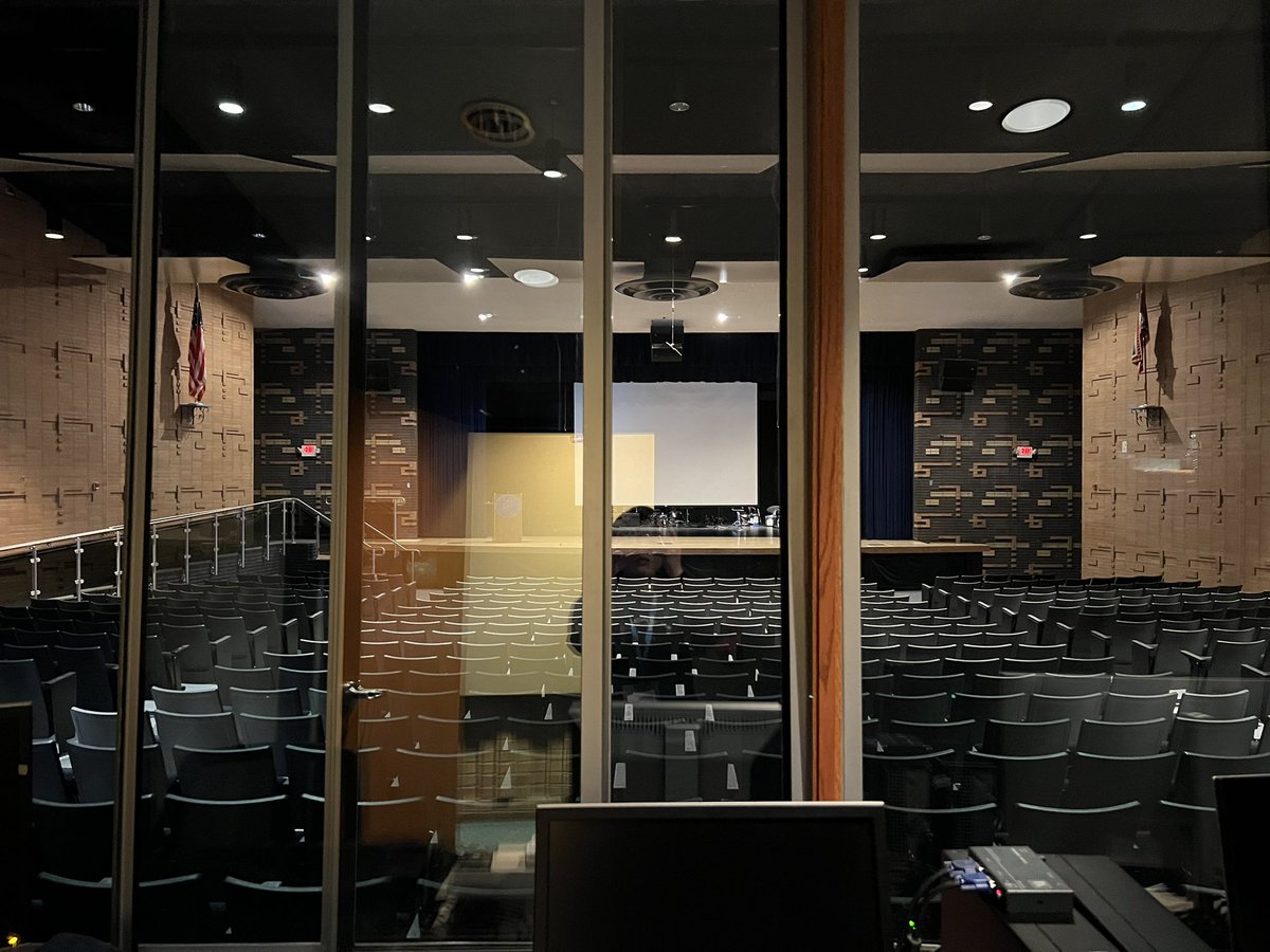 Angela_Paper's tweet photo. Thank you @Laramie_1 for having us! We visited 11 sites in 3 days with principals and teachers, thank you for giving me such a warm and friendly experience! @paperlearning https://t.co/KEF1hcRxCZ