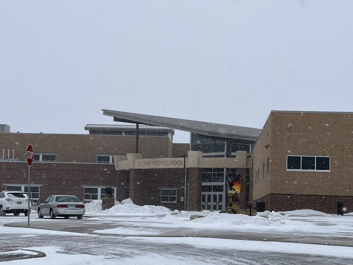 Angela_Paper's tweet photo. Thank you @Laramie_1 for having us! We visited 11 sites in 3 days with principals and teachers, thank you for giving me such a warm and friendly experience! @paperlearning https://t.co/KEF1hcRxCZ