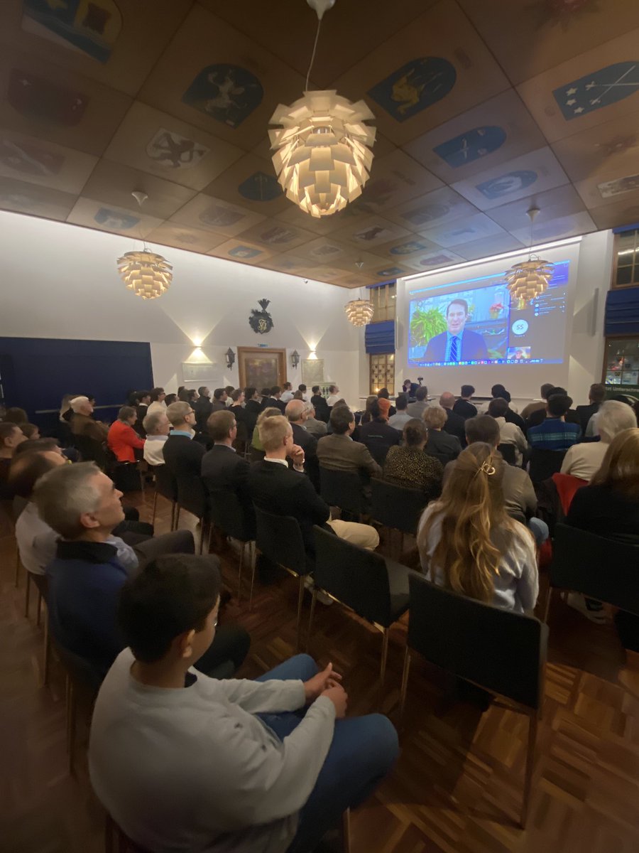 Heute haben wir <a href="/DieJungeMitteZH/">Die Junge Mitte Zürich</a> unsere kantonale Initiative ‘Gesunde Jugend Jetzt’  mit 9’179 Unterschriften eingereicht. Jetzt ist die Regierung verpflichtet, sich für die psychische Gesundheit der jüngsten Generation einzusetzen.! 🚀 

gesundejugendjetzt.ch