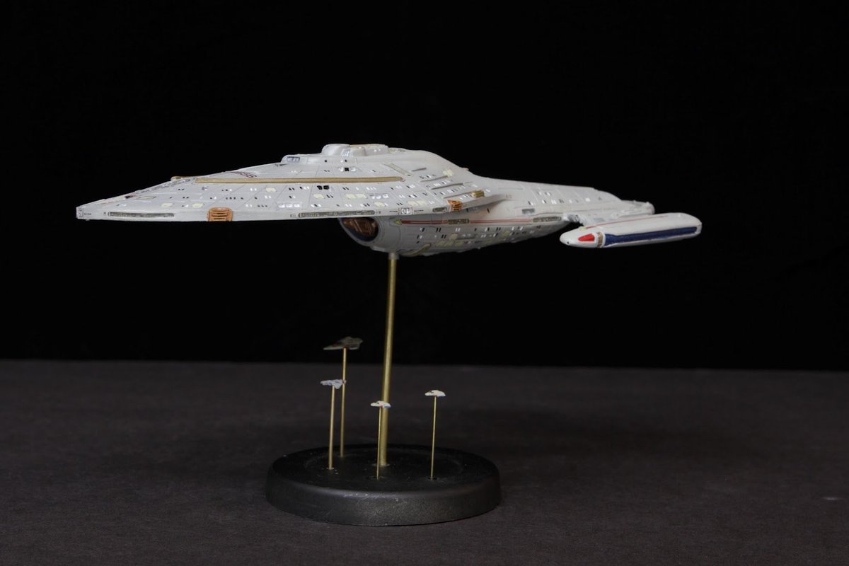 esdi's tweet image. Time for some #StarTrekVoyager love! This is a #1400scale kit, and I included a Delta Flyer, a couple shuttles, and a Maqui raider/Federation fighter.