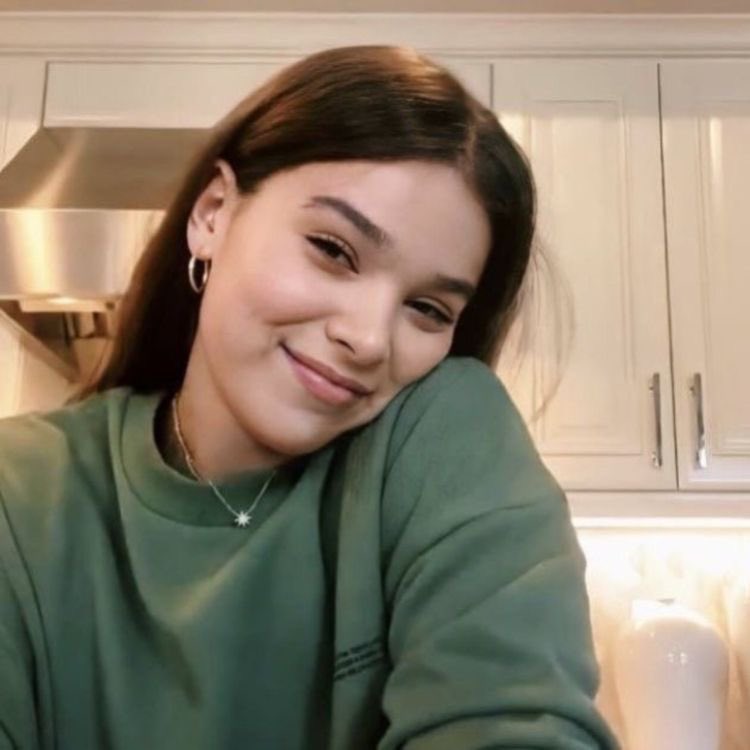 ccnegritas's tweet photo. hailee https://t.co/pkpQSX001y