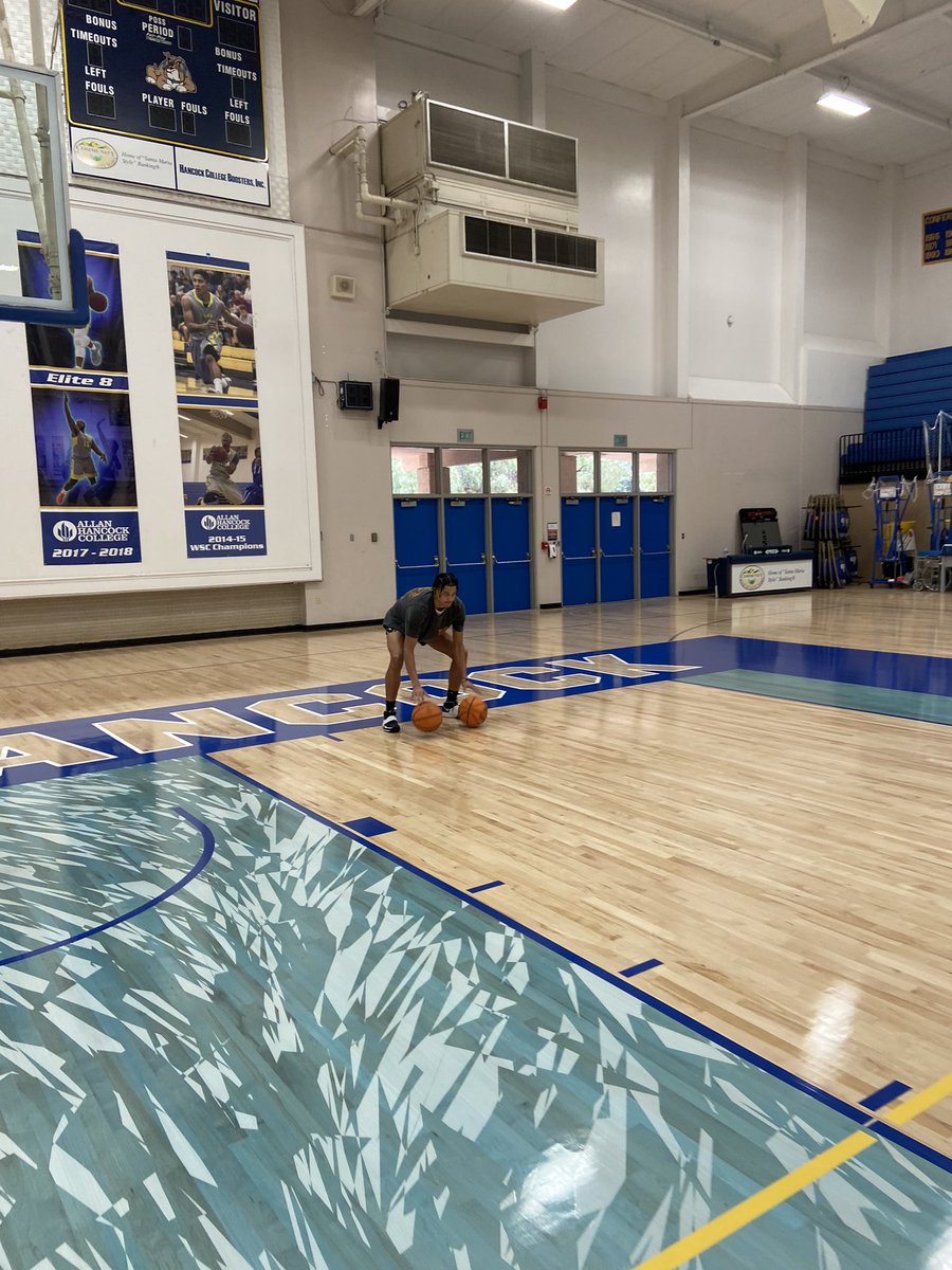 Cj_dodd25's tweet photo. 2 days after the season ends, already in the gym. Dude just works. Any 4 year that gets @VondreC is getting a winner https://t.co/R4xtAo4bIE