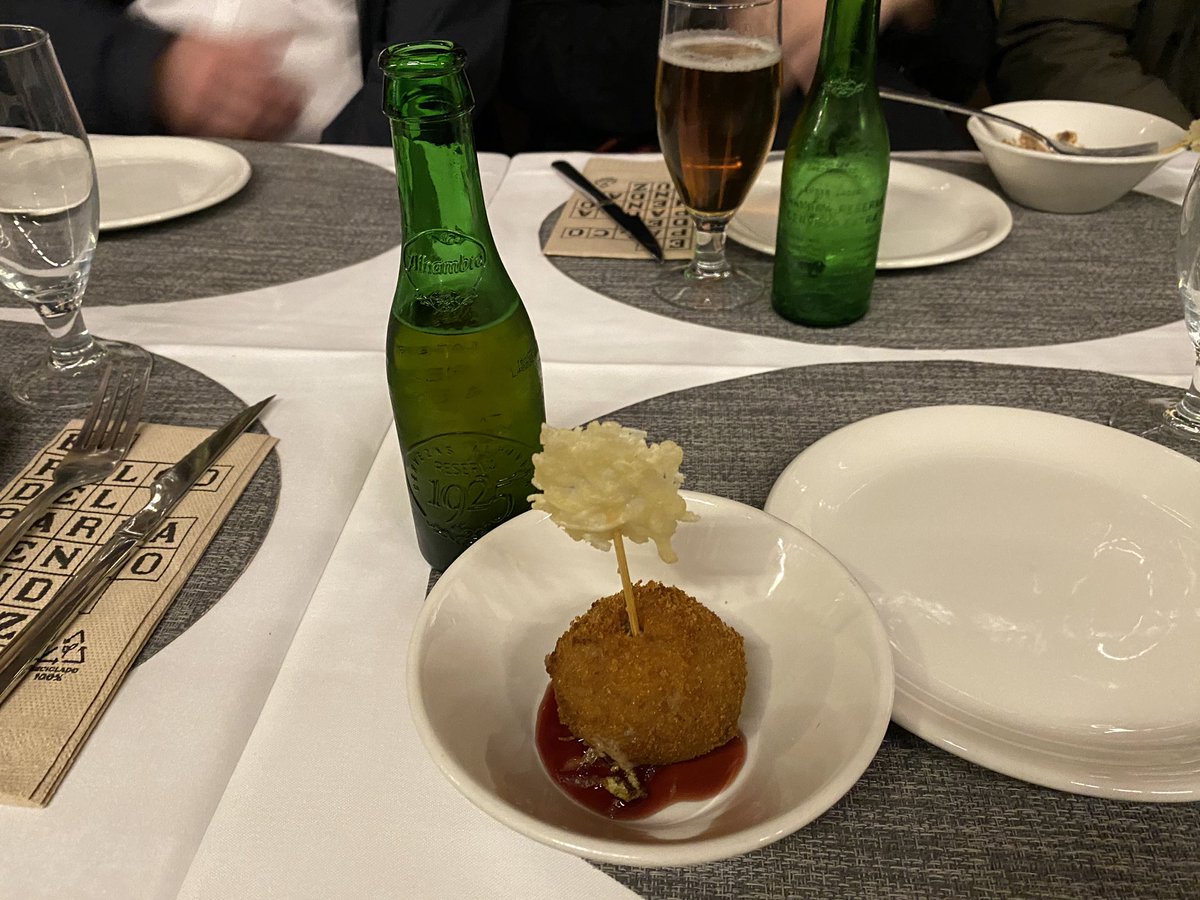 Murciainspira's tweet photo. ¡Primera parada de la #RutaGastroCultural en @palcoparlamento.
A disfrutar de la nueva mini Alhambra 1925 con una tapa espectacular, croqueta de rabo de toro.

@cervezasalhambra 
@momentosalhambra  
@jon_mitoo

#CervezasAlhambra
#MurciaInspira
#MomentosAlhambra https://t.co/HHvFehVb5T