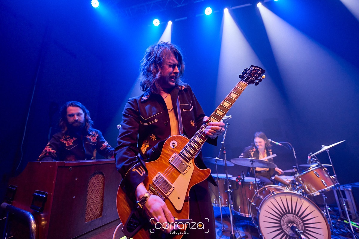 Grandísimo concierto de <a href="/DeWolffMusic/">DeWolff</a>  en su regreso a Factoría Sound en <a href="/AvilesCultFact/">Factoría Cultural</a>  con un lleno absoluto. 

#music #musicphotography #livemusic #rockmusic #rock