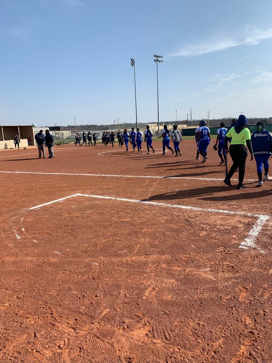 Dunbar_Wildcats's tweet photo. Trying to stay warm and win at the๐พ๐ฅWildcat Invitational Softball Tournament๐ฅ๐พ. Letโs go ladies!! @FWISDAthletics #ThePLD #IBeAWildcatWhoBeWho https://t.co/S4tObW3GHt