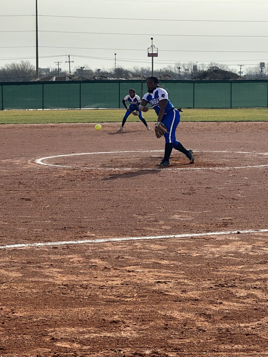 Dunbar_Wildcats's tweet photo. Trying to stay warm and win at the๐พ๐ฅWildcat Invitational Softball Tournament๐ฅ๐พ. Letโs go ladies!! @FWISDAthletics #ThePLD #IBeAWildcatWhoBeWho https://t.co/S4tObW3GHt
