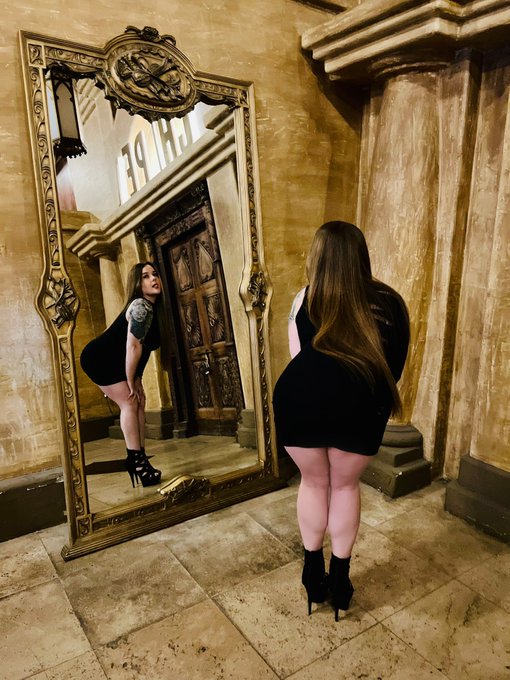 seeing double 😵&zwj;💫 https://t.co/zNLk9G3uu9<a href="/tag/fansly"class="tags"><span>#fansly</span></a>