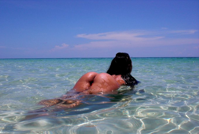 Looking back at it never hurt anyone!  https://t.co/rqC2vgLBgw <-- shamelessly growing my OF community<a href="/tag/tb"class="tags"><span>#tb</span></a>