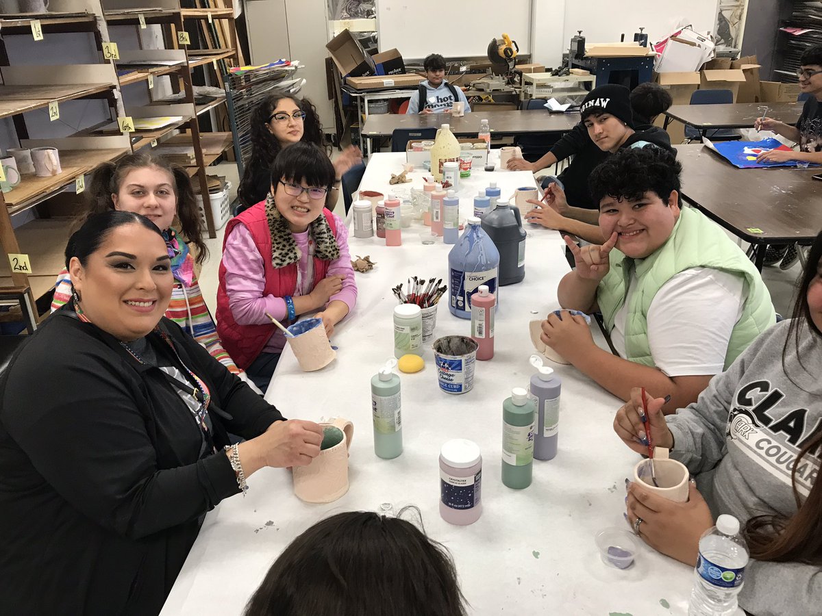 ValsArtClass's tweet photo. Clark A.L.E. kiddos enjoying mug making!!! #northsidefinearts #NorthsideForAll #PlayUnified https://t.co/d020imcR36