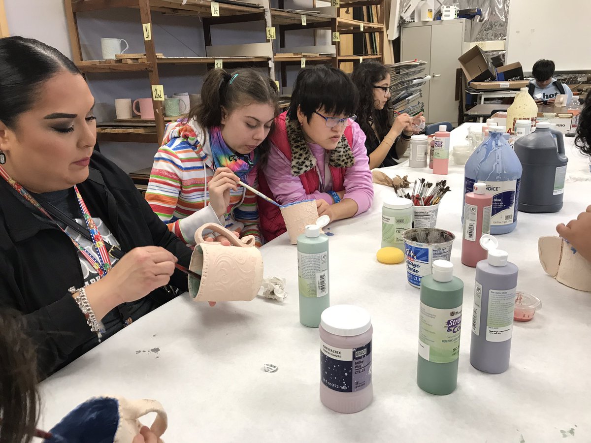 ValsArtClass's tweet photo. Clark A.L.E. kiddos enjoying mug making!!! #northsidefinearts #NorthsideForAll #PlayUnified https://t.co/d020imcR36