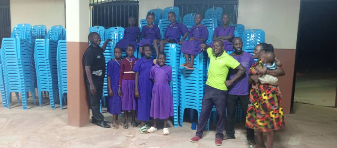 Chairs galore! Last year, Unity is Strength supported St Paul KAASO to buy chairs that they could hire out at community events to generate some additional income for the school. This has been very successful and Dominic was keen to expand - so were happy to fund a few more! 🪑🪑