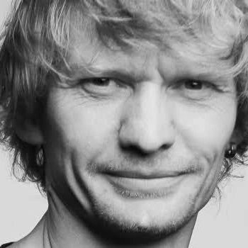 Maks Levin.. BABAlar seni unutmayacak. Ben unutmayacağım. Ukrayna seni unutmayacak.
Макс Левін.  БАТЬКИ вас ніколи не забудуть.  України ніколи.  я ніколи не забуду тебе. 
Maks Levin. FATHERS will never forget you. Ukraina will never. I will never forget you